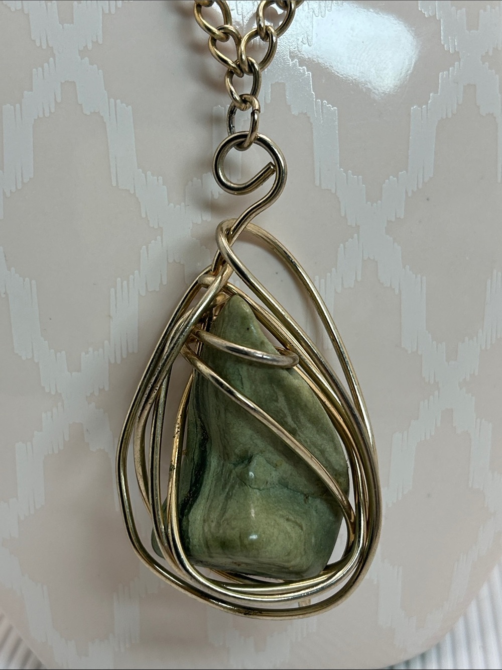 Vintage KIM Craftmen’s Gold Wire-Wrap Green Stone Pendant Necklace